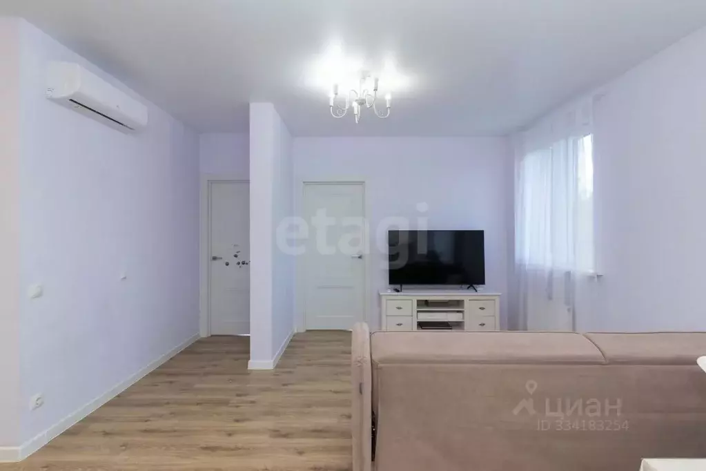 3-к кв. Тюменская область, Тюмень ул. Парада Победы, 11 (81.7 м) - Фото 1