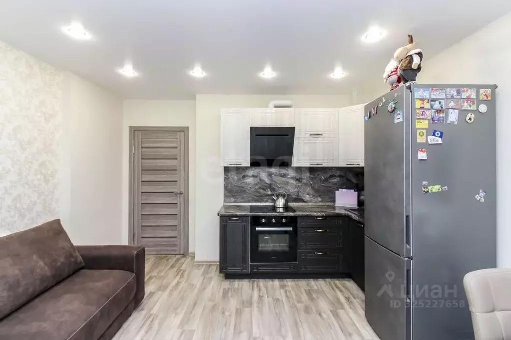 1-к кв. Тюменская область, Тюмень Мелиораторов мкр, ул. Голышева, 10 ... - Фото 0