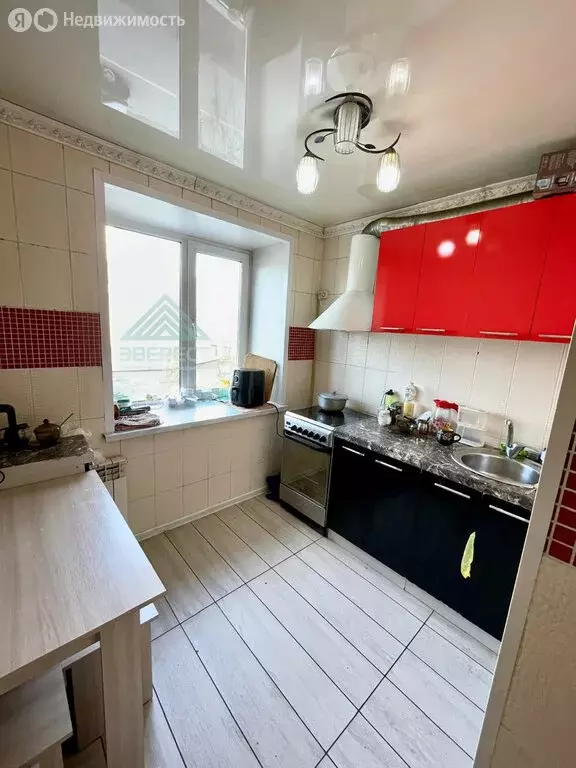 3-комнатная квартира: Абакан, улица Ленинского Комсомола, 3 (61.2 м) - Фото 0