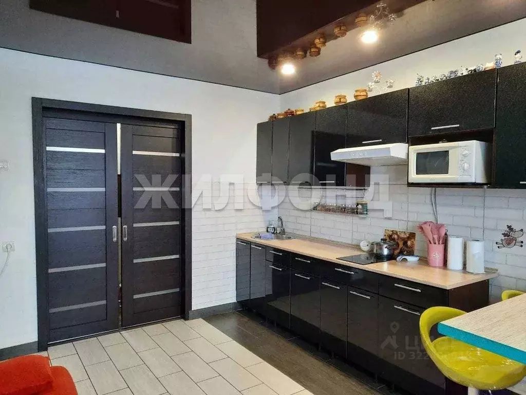 3-к кв. Новосибирская область, Новосибирск ул. Героев Революции, 32/2 ... - Фото 1