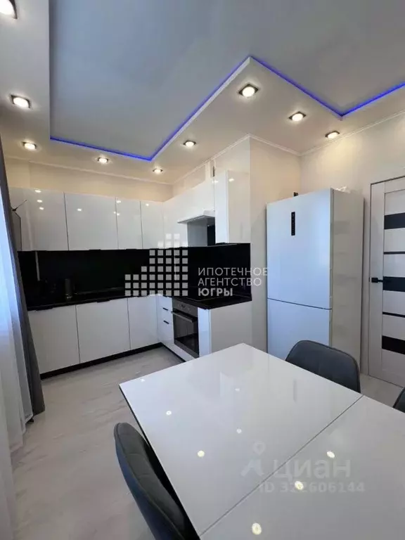 2-к кв. Ханты-Мансийский АО, Ханты-Мансийск Югорская ул., 17 (54.5 м) - Фото 1