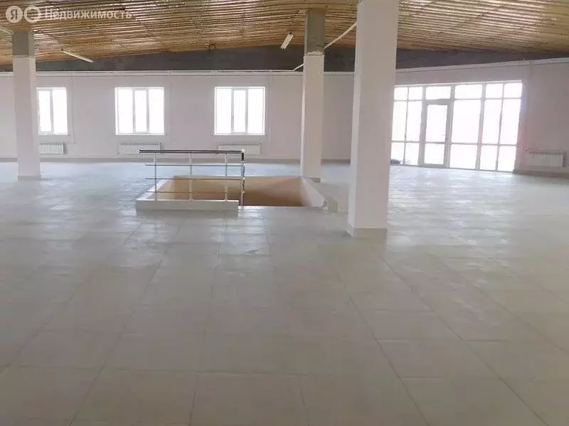 Помещение свободного назначения (1500 м) - Фото 1