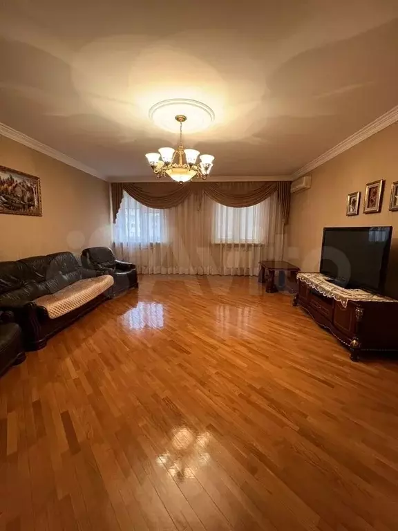 3-к. квартира, 130 м, 3/6 эт. - Фото 0