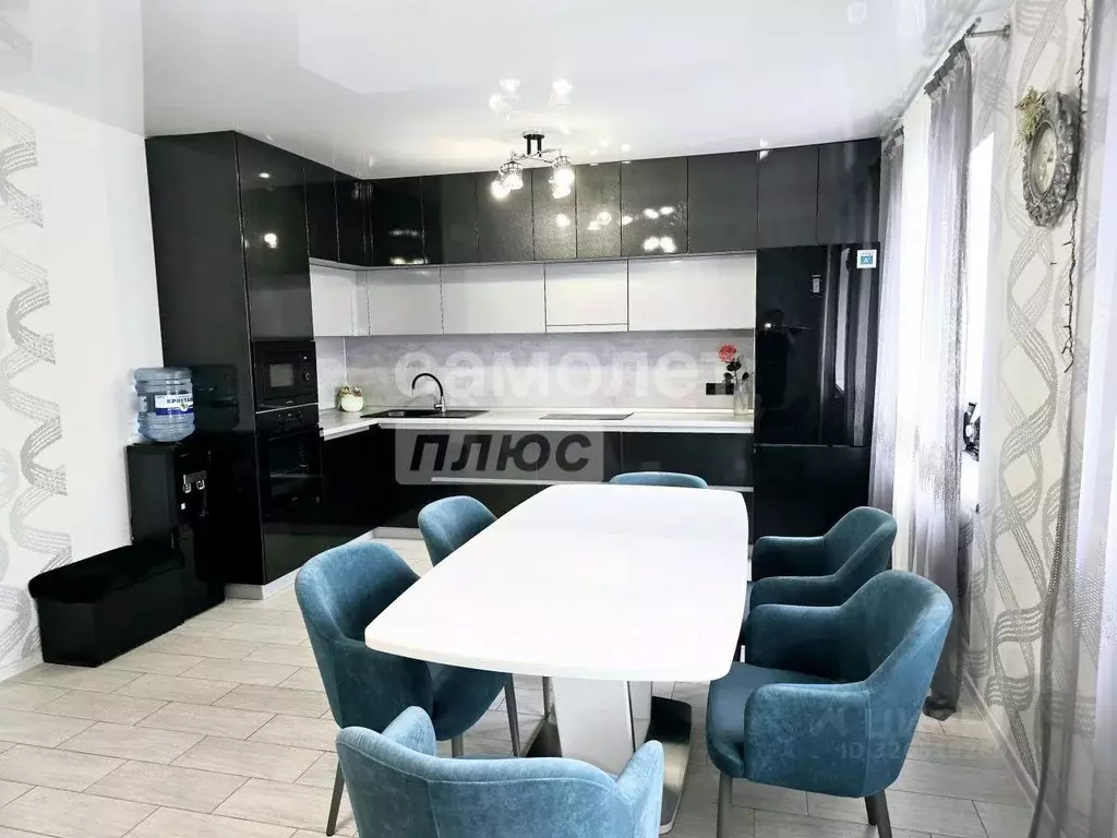 4-к кв. Тюменская область, Тюмень ул. Республики, 86к1 (150.3 м) - Фото 0