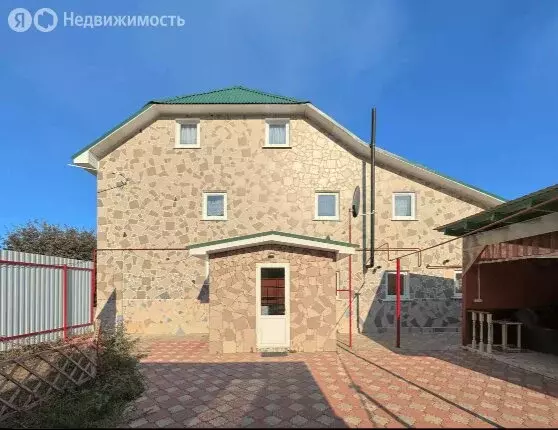 Дом в Кинель, микрорайон Лебедь, Железнодорожный переулок, 1С (300 м) - Фото 2
