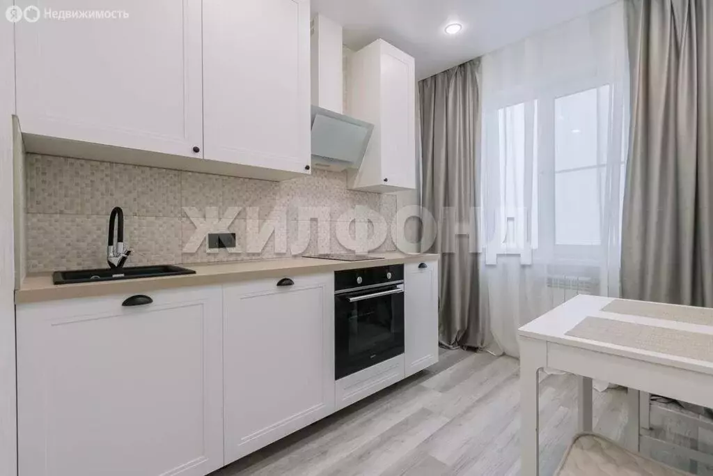 3-комнатная квартира: Новосибирск, улица Дуси Ковальчук, 20 (62.7 м) - Фото 1