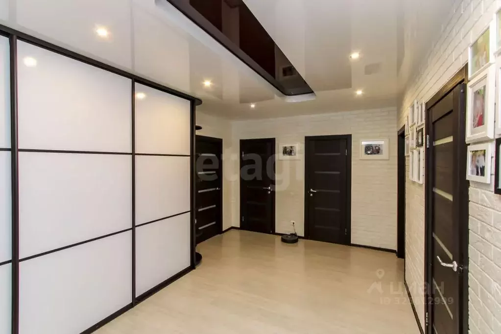 3-к кв. Тюменская область, Тюмень ул. Дружбы, 73 (90.6 м) - Фото 1