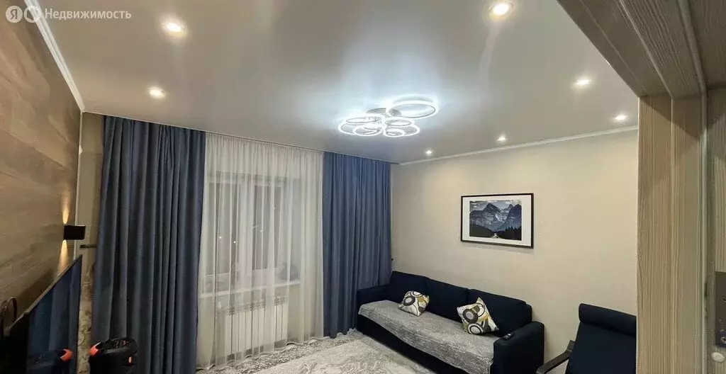 3-комнатная квартира: Омск, улица Звездова, 127 (61.5 м) - Фото 1