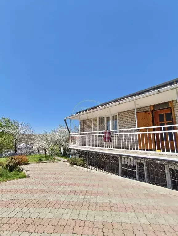 Дом в Карачаево-Черкесия, Черкесск Коммунальный пер., 14 (180 м) - Фото 1