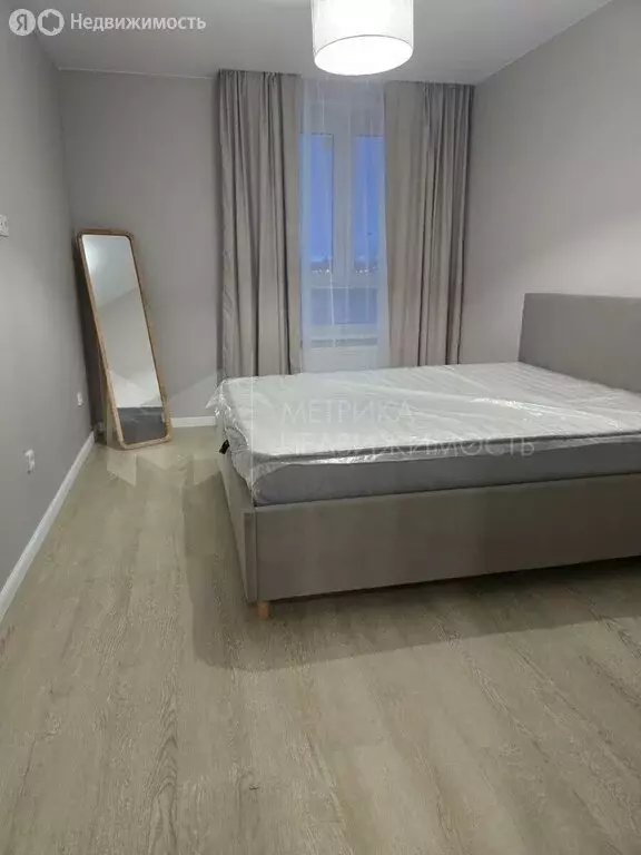 2-комнатная квартира: Тюмень, улица Республики, 204к3 (100 м) - Фото 0