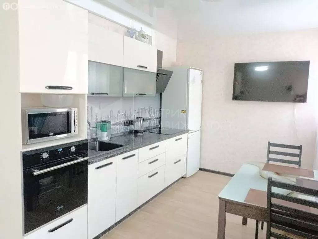 2-комнатная квартира: Тюмень, улица Пермякова, 79 (54.4 м) - Фото 1