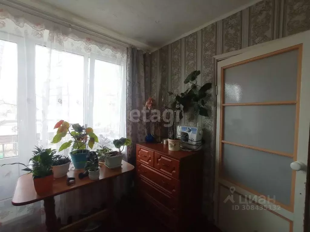 2-к кв. Псковская область, Остров ул. ДОС, 9 (44.7 м) - Фото 1