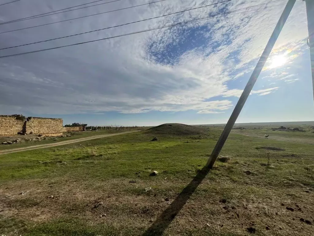 Участок в Крым, Сакский район, Суворовское с/пос, с. Великое ул. ... - Фото 1