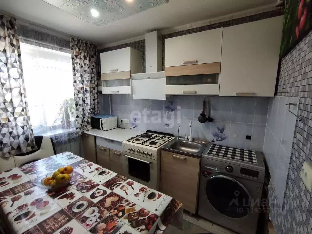 3-к кв. Крым, Советский пгт ул. Вити Коробкова (43.0 м) - Фото 0