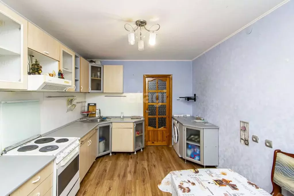 2-к кв. Тюменская область, Тюмень ул. 50 лет Октября, 74 (64.2 м) - Фото 1