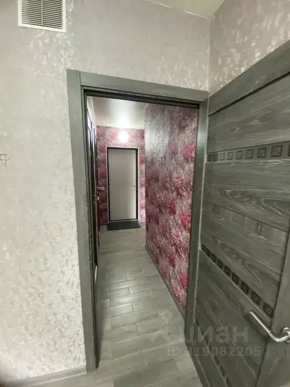 1-к кв. Волгоградская область, Волгоград ул. Репина, 70 (40.0 м) - Фото 0