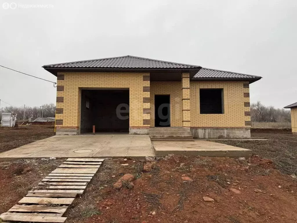 Дом в Оренбургский район, посёлок Соловьёвка, Просторная улица (135 м) - Фото 1