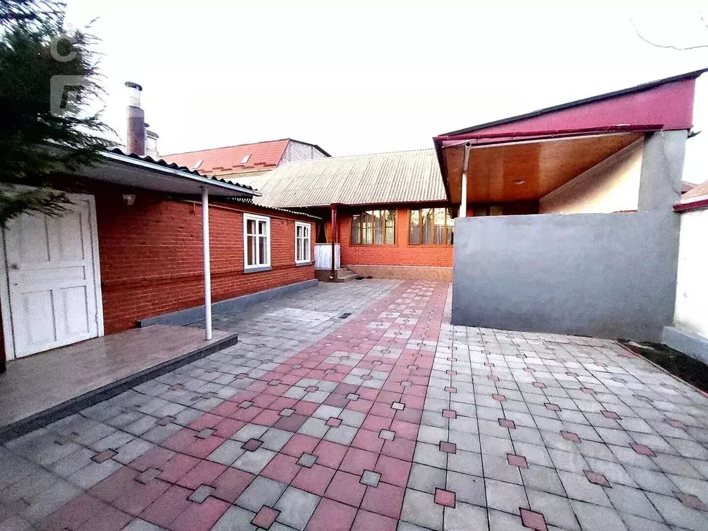 Дом в Чеченская республика, Грозный ул. Дадин Айбики (100 м) - Фото 1
