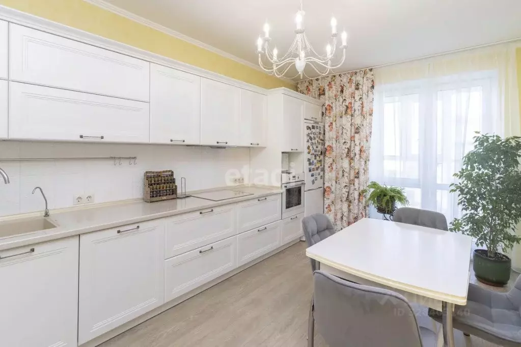 3-к кв. Тюменская область, Тюмень ул. Николая Зелинского, 17 (81.9 м) - Фото 1