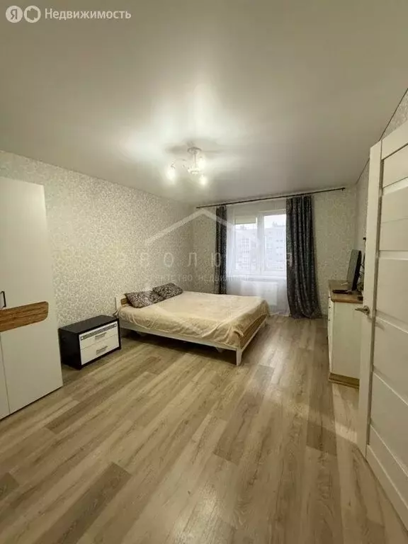 1-комнатная квартира: Калининград, Пригородная улица, 13к2 (40 м) - Фото 0