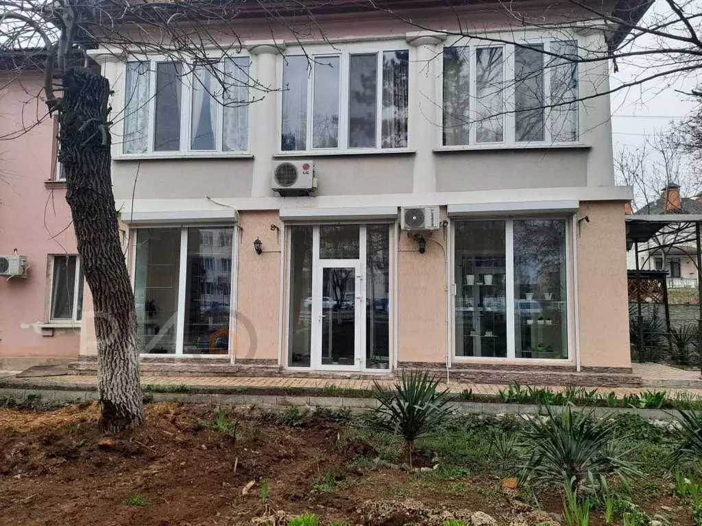 Торговая площадь в Крым, Саки ул. Ленина, 44 (64 м) - Фото 1
