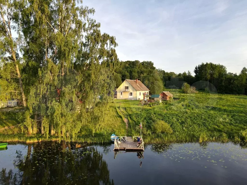 Псковская область снять дом на берегу. Чем отличается Village от countryside.