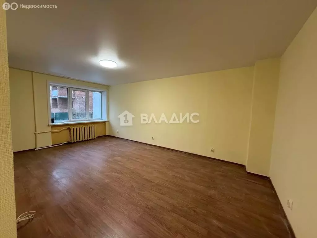 1к в 9-комнатной квартире (26.6 м) - Фото 1