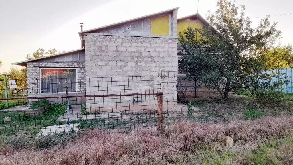Дом в Волгоградская область, Среднеахтубинский район, Красное с/пос, ... - Фото 0