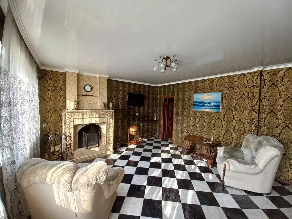 Дом в Краснодарский край, Гулькевичи ул. Энтузиастов (247 м) - Фото 1