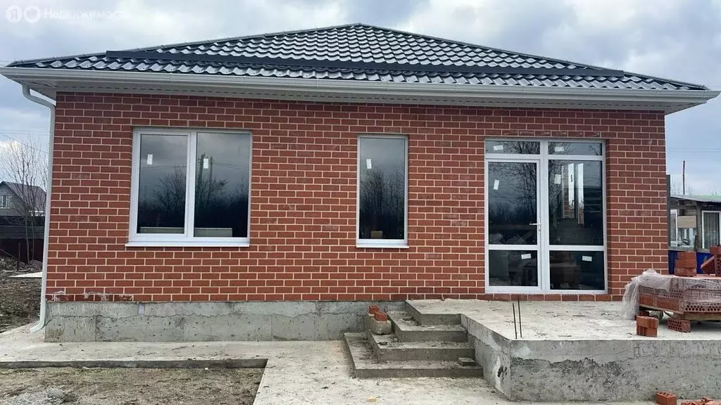 Дом в Тахтамукайский район, посёлок городского типа Яблоновский (100 ... - Фото 1