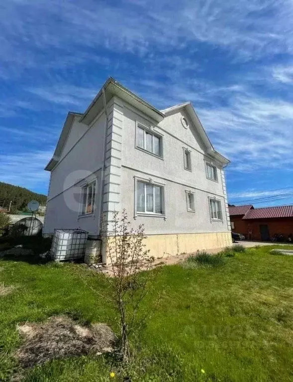Дом в Красноярский край, Красноярск ул. Аксеновского, 122 (340 м) - Фото 1