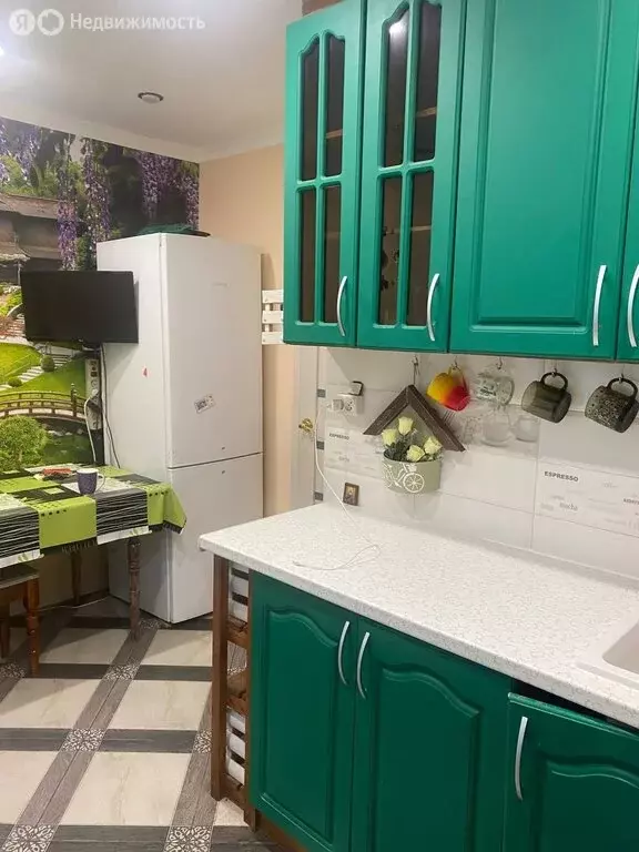 4-комнатная квартира: городское поселение посёлок Октябрьский, рабочий ... - Фото 1