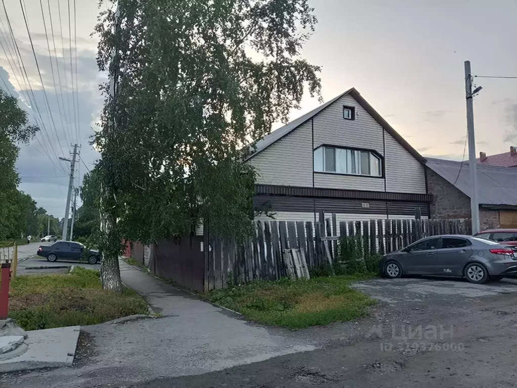Дом в Свердловская область, Екатеринбург ул. Лукиных, 34 (100 м) - Фото 0