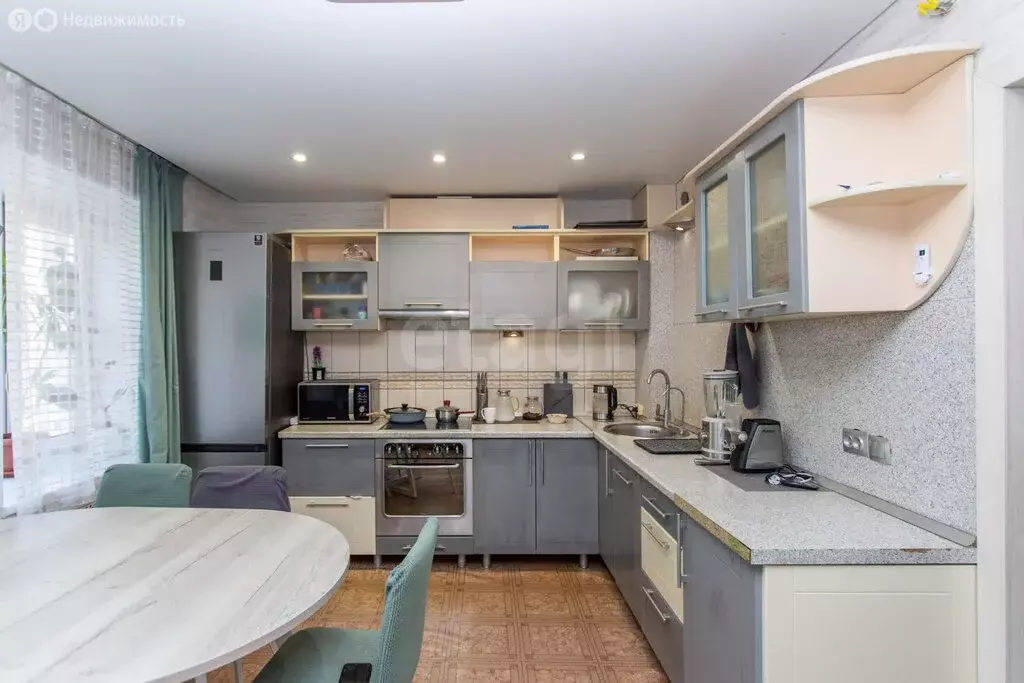 2-комнатная квартира: Тобольск, улица Знаменского, 18 (58 м) - Фото 1