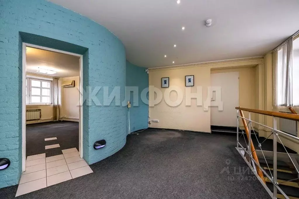 3-к кв. Новосибирская область, Новосибирск ул. Вокзальная магистраль, ... - Фото 1