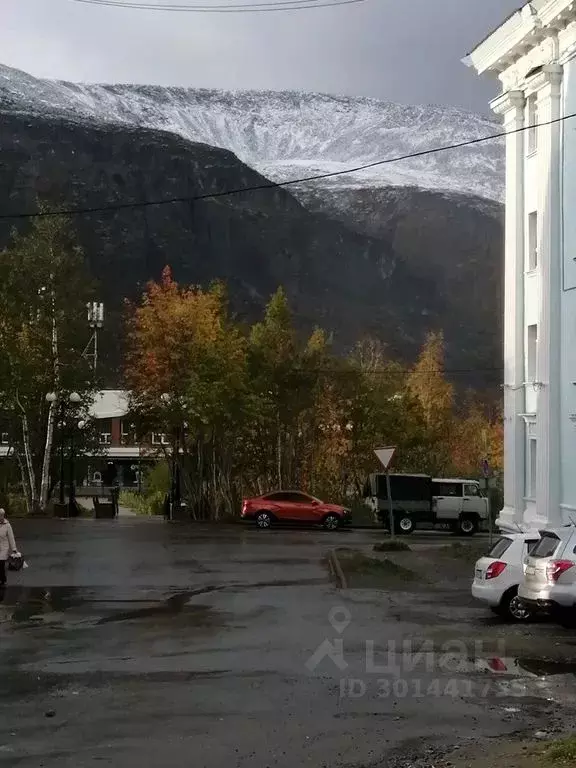 Комната Мурманская область, Кировск Ленинградская ул., 21 - Фото 2