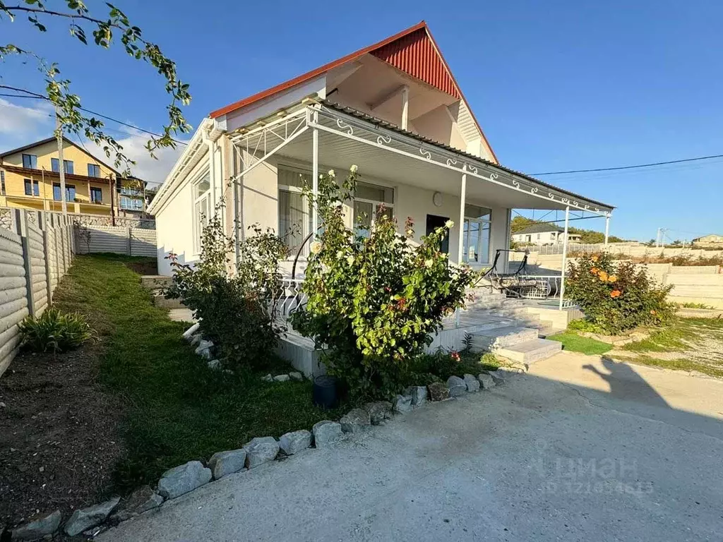 Дом в Крым, Алушта муниципальный округ, с. Лучистое ул. Ай-Серез, 16 ... - Фото 1