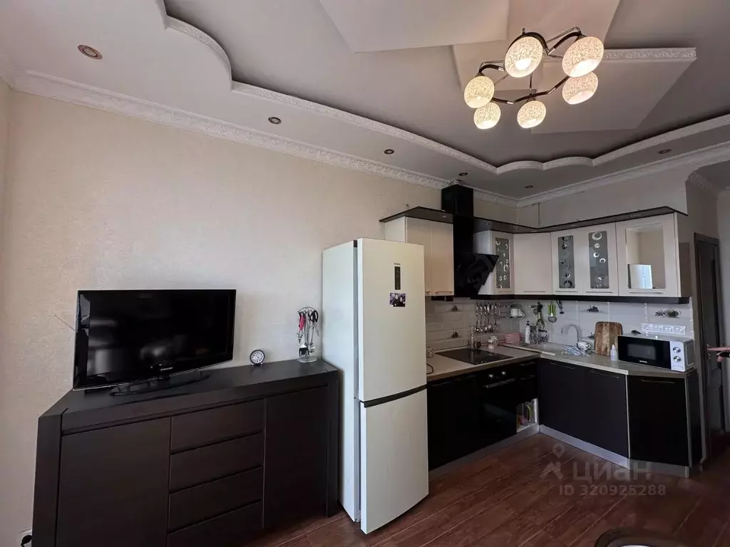 2-к кв. Московская область, Реутов Юбилейный просп., 16 (81.3 м) - Фото 0