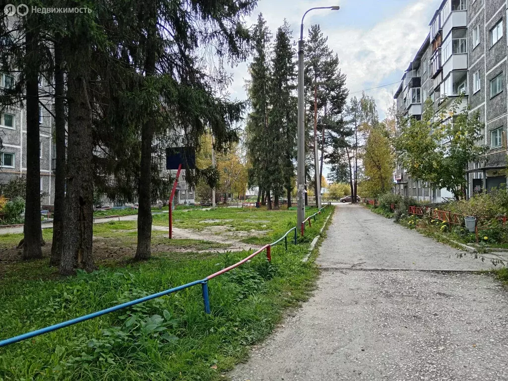 3-комнатная квартира: Ревда, Российская улица, 18 (58.5 м) - Фото 1
