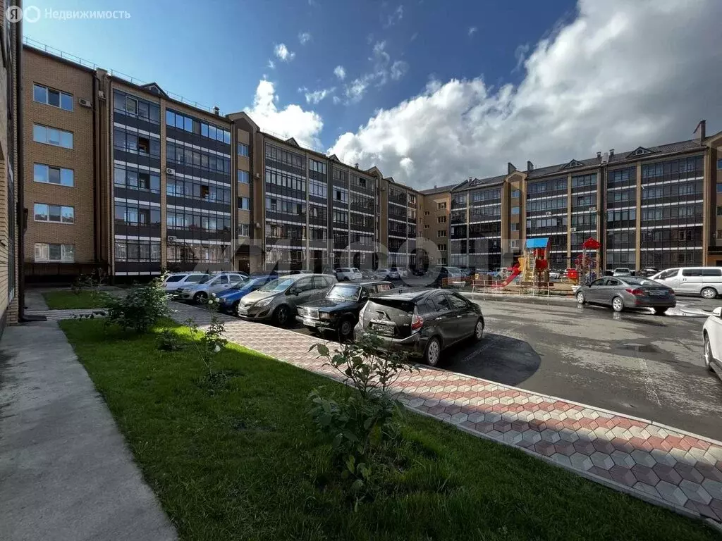 3-комнатная квартира: Абакан, улица Авиаторов, 6 (74.6 м) - Фото 1