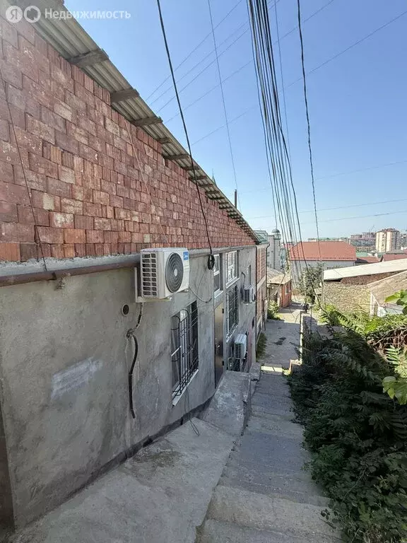 Дом в Махачкала, улица Абдуллы Мирзаева, 57В (250 м) - Фото 1