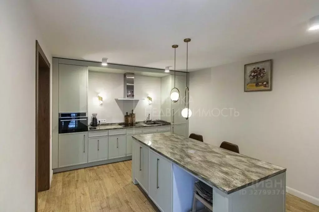 3-к кв. Тюменская область, Тюмень ул. 50 лет Октября, 57Б (87.0 м) - Фото 1