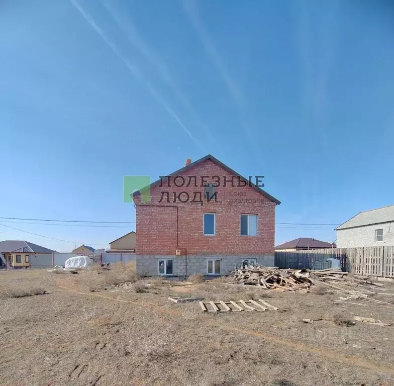 Дом в Астраханская область, Наримановский район, с. Солянка ул. ... - Фото 1