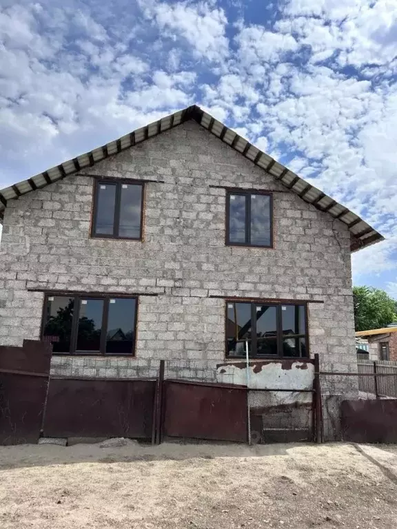 Дом в Астраханская область, Камызяк Спортивная ул., 27 (146 м) - Фото 1