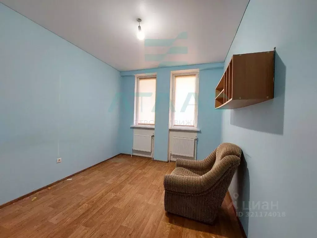 3-к кв. Крым, Симферопольский район, Гвардейское пгт ул. Острякова, 32 ... - Фото 1