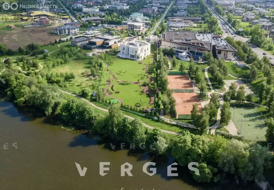 Дом в Одинцовский городской округ, деревня Жуковка (150 м) - Фото 0