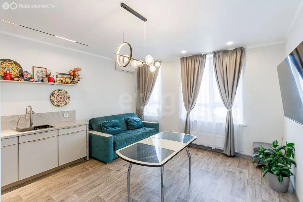 2-комнатная квартира: Тюмень, улица Фармана Салманова, 14 (67.6 м) - Фото 1