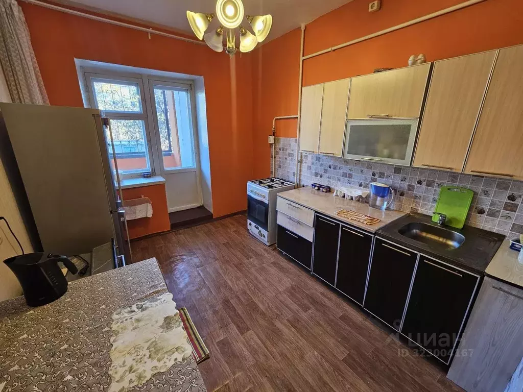 3-к кв. Омская область, Омск ул. Вавилова, 31 (82.0 м) - Фото 0