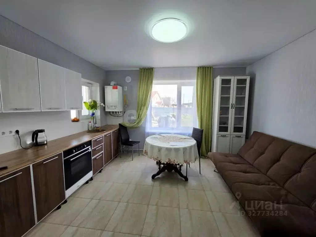 Дом в Крым, Сакский район, Ореховское с/пос, с. Михайловка ул. ... - Фото 1