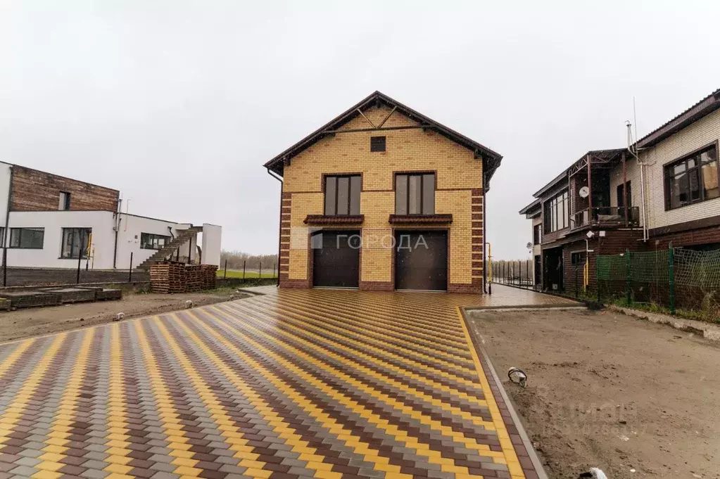 Дом в Алтайский край, Барнаул Правобережный тракт, 18А (256 м) - Фото 1